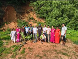 जगदगुरु रामानंदाचार्य श्री स्वामी नरेंद्रचार्यजी यांच्या प्रेरणेने वृक्षारोपण महाअभियनाचे आयोजन..