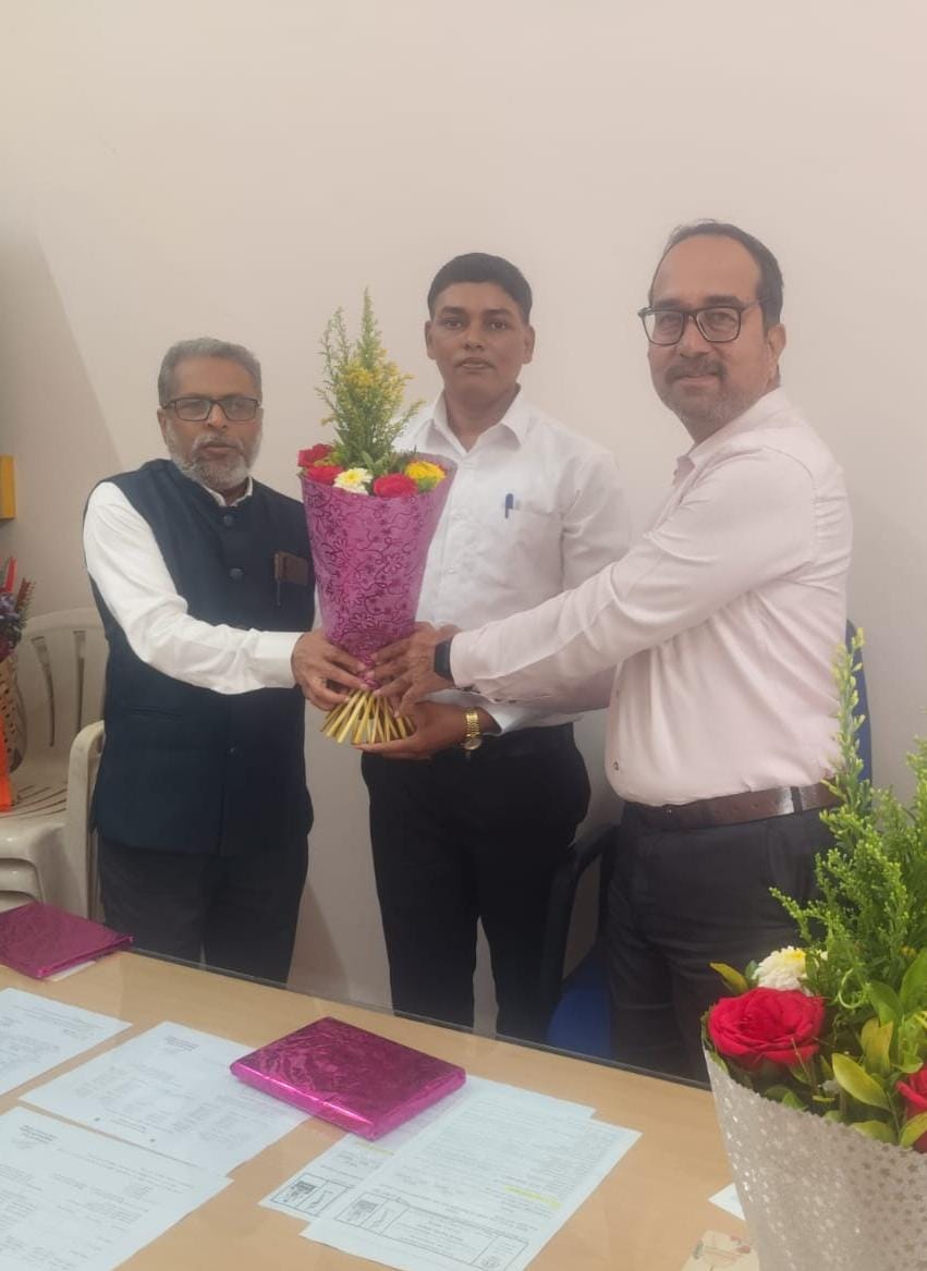ग्रामीण भागातून शिक्षण घेत डॉ. विठ्ठल शिंदे यांची इंग्रजी विषयातून पी.एच.डी.ला गवसणी..