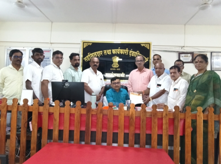 गणेश चतुर्थीपूर्वी आंबा काजू नुकसान भरपाई आणि पीक पाहणी नोंदणी पूर्वीप्रमाणे करून देण्यासाठी शिवसेना शिष्टमंडळाने भेट घेत  तहसीलदारांना दिले निवेदन..